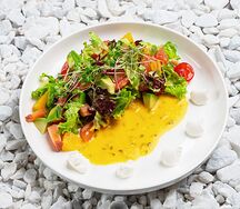 Цитрусовый салат с лососем