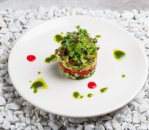 Тигровые креветки в ореховом соусе