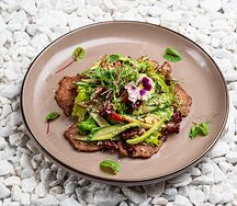 Салат с телятиной