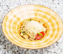 Феттуччине с курицей и песто