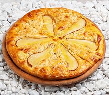 Хачапури с грушей и дорблю