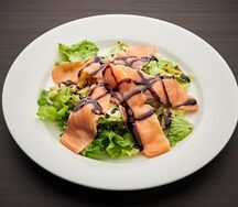 Салат с малосольной семгой