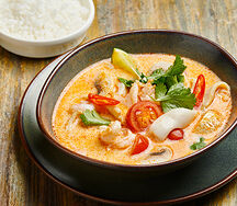 Суп с морепродуктами в тайском стиле