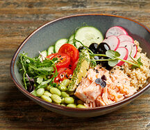 Боул с грудкой цыпленка, рисом и свежими овощами