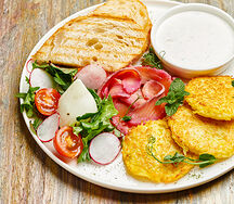 Картофельные драники с гравлаксом из кеты