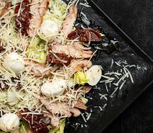 Салат с цыплёнком и моцареллой