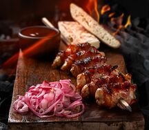 Куриный шашлык в беконе