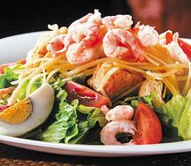 Салат Цезарь с креветками