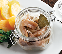 Сельдь слабой соли с луком и отварным картофелем