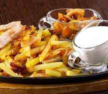 Жареный картофель с грибами и свининой