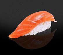 Суши с лососем