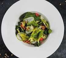 Большой зелёный салат