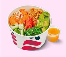 Поке с лососем New и 1 соус