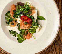 С лососем и моцареллой 