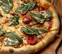 Пицца фирменная с утиной грудкой