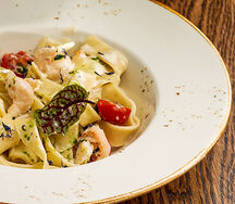 Паппарделле с креветками и овощами