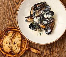 Мидии в сливочном соусе с горгонзолой 