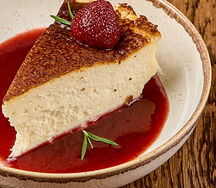 Чизкейк Сан-Себастьян с домашним вареньем