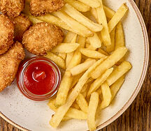 Куриные наггетсы с картофелем фри