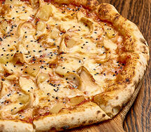 Пицца с курицей и ананасом