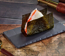 Онигири с крабом