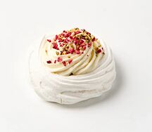 Пирожное Павлова фисташка-малина