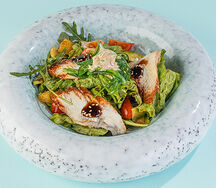 Салат с копченым угрем и апельсином