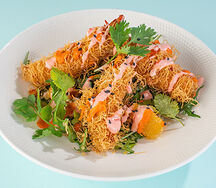 Салат с креветками катаифи и цитрусами