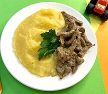 Картофельное пюре с печенью по-страгоновски