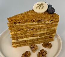 Медовик с грецким орехом