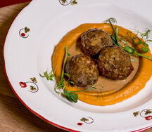 Неаполитанские фрикадельки польпетте с пюре из батата