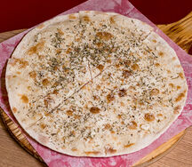 Фокачча с прованскими травами и пармезаном