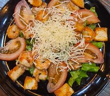 Салат Цезарь с креветками