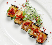 Рулеты из баклажанов с вялеными томатами