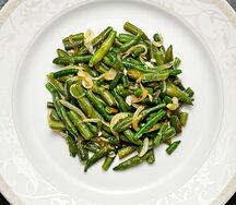 Стручковая фасоль, жаренная с луком