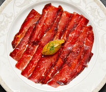 Карпаччо из Рибай Dry age с топинадом из оливок