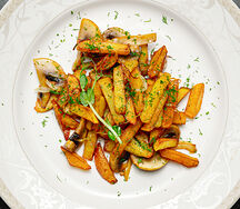 Картофель, жаренный с сезонными грибами