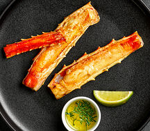 Жареные фаланги камчатского краба с чесночным маслом