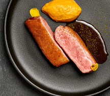 Утка с пюре из копченой моркови и апельсиновым демигласом