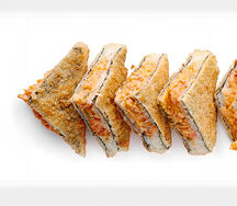 Сэндвич ролл с лососем и крабом