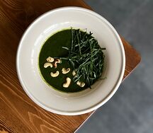 Крем-суп со шпинатом и гренки