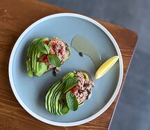 Брускетта с тунцом