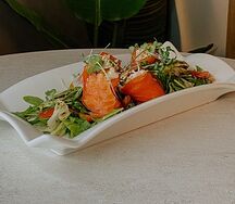 Рулетики из форели и краба