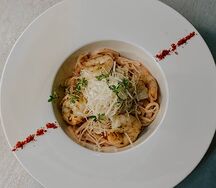 Спагетти с креветками в сливочно-томатном соусе