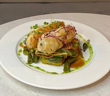 Турнедо из курицы на овощном соте