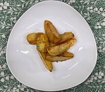 Картофельные дольки с чесноком