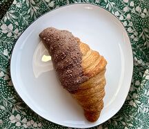 Круассан с шоколадом