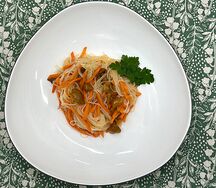 Салат с фунчозой