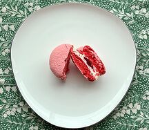 Макарон Пломбир и клубника