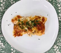 Горбуша запеченная с луком и сыром